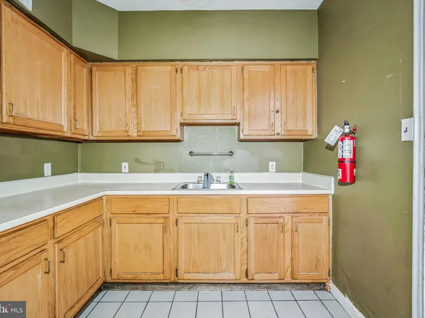 3852 Spring Garden St #54, Philadelphia, PA 19104