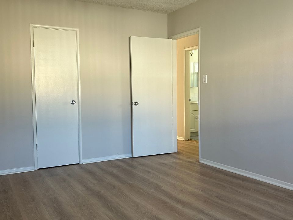 1st image of 1049 N Genesee Ave APT 5