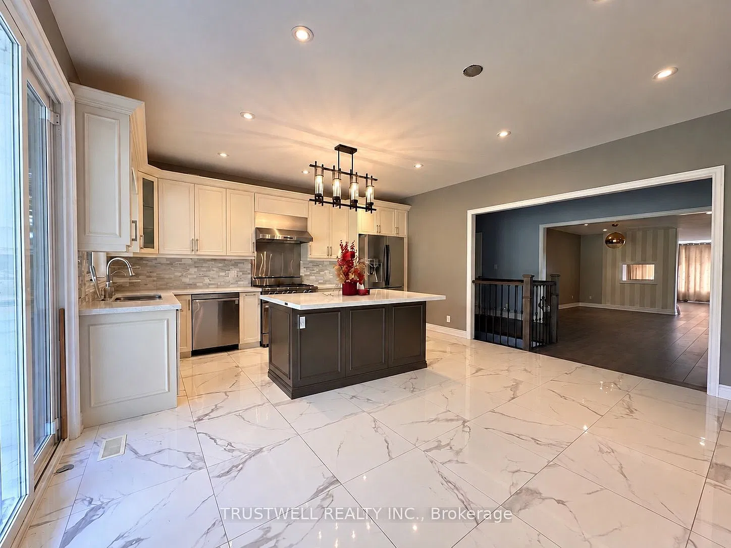 3 bed, $3,995 — Photo 4