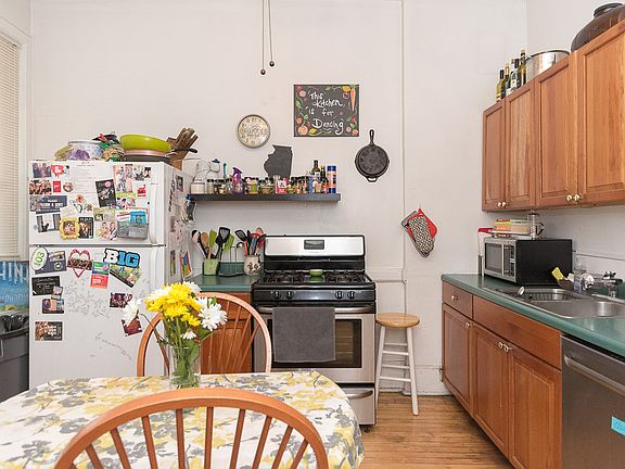 2nd image of 3919 N Lincoln Ave APT 3