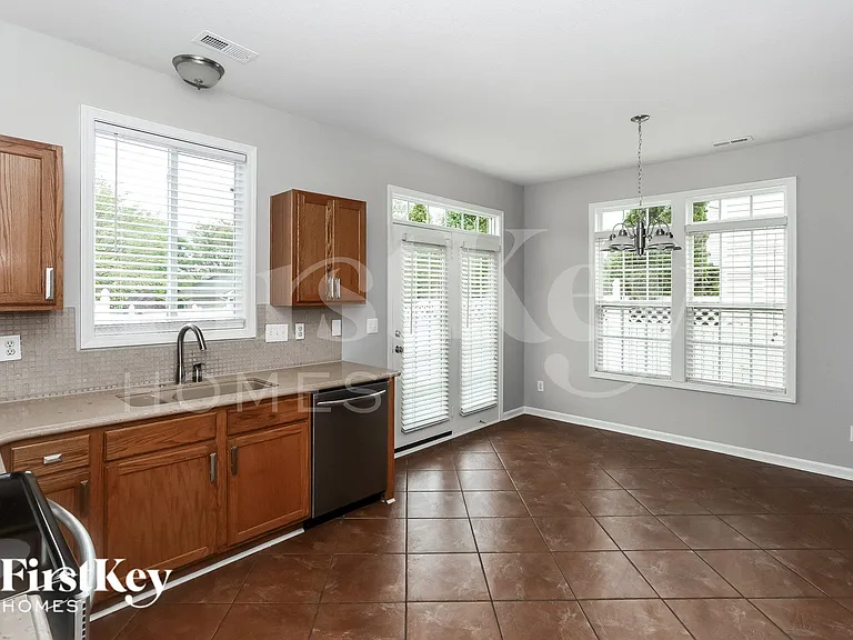 11253 Heritage Green Dr — Photo 8