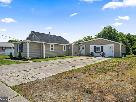 2nd image of 30 Morningside Dr