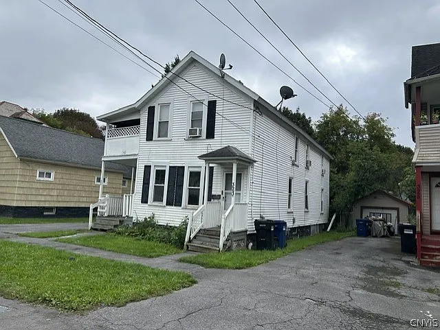 4 bed, 1.0 bath, 2380 sqft, $1,600 — Photo 3