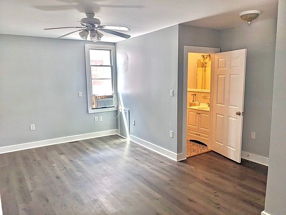 Master Bedroom w/Bathroom