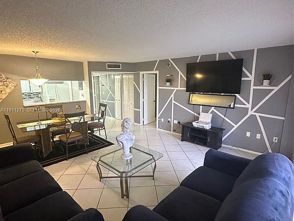 5th image of 4158 Inverrary Dr APT 405