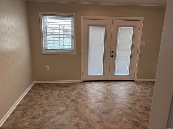 5th image of 1620 W 32nd Ave