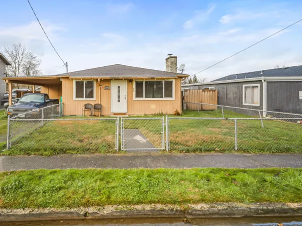 2841 Howard Ave, Medford, OR 97501