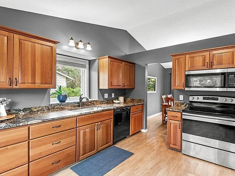 18890 Barrington Dr — Photo 13