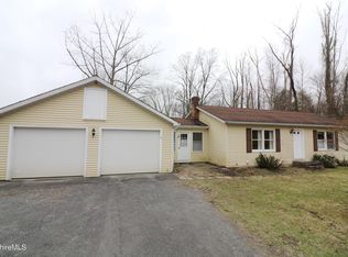 7 Long Pond Rd, Housatonic, MA 01236