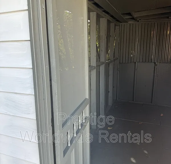 104 Moore St — Photo 3