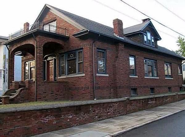 1st image of 393 Montgomery Ave