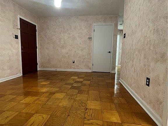 4th image of 2106 Iowa Ave