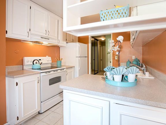 5th image of 121 Buckingham Dr Unit 30