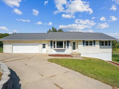 3430 Twin Lake View Dr NE, North Liberty, IA, 52317