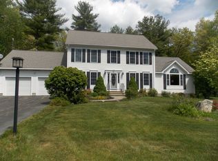 14 Deerfield St, Salem, NH 03079