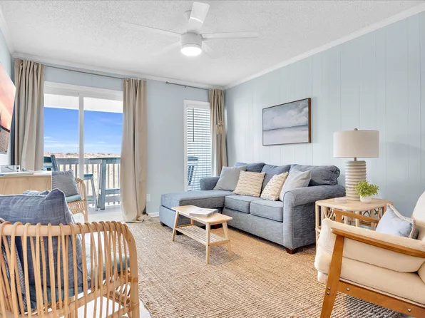 918 Carolina Beach Ave N, Carolina Beach, NC 28428