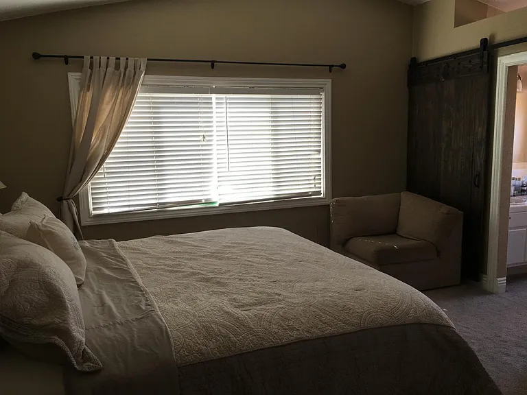 390 Hobart Cir — Photo 9