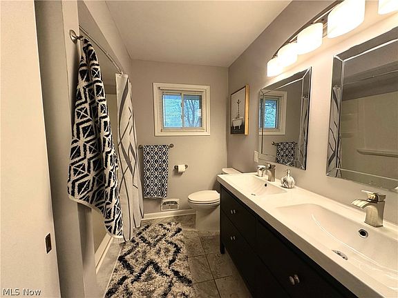 5th image of 244 Starlight Dr