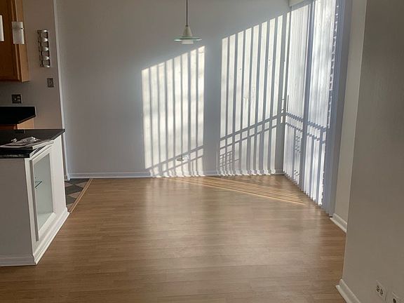 3rd image of 5820 Oakwood Dr Unit 5L