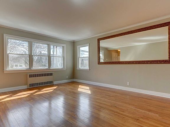 3rd image of 673 Westbury Ave