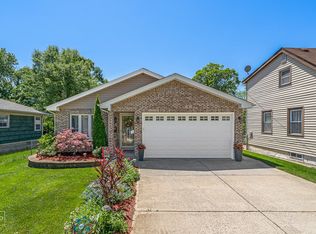 6 Ridge Rd, Lemont, IL 60439
