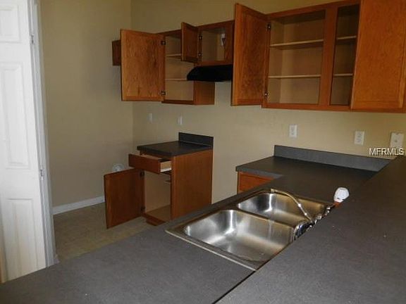 4th image of 2221 Brancaster Cir