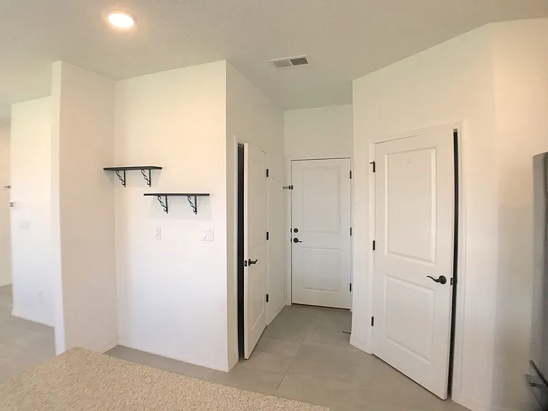 313 Wyatt Ave SW — Photo 9