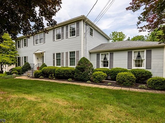 2nd image of 31 Stratfordshire Dr