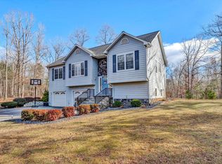 1090 Lakefield Dr, Huddleston, VA 24104