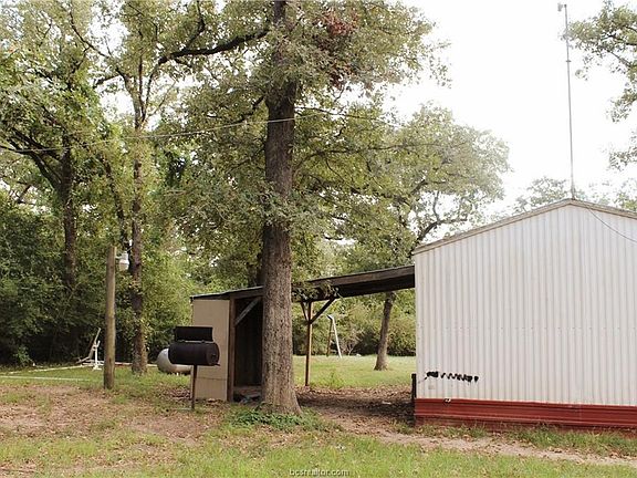 5th image of 190 Cherry Cir