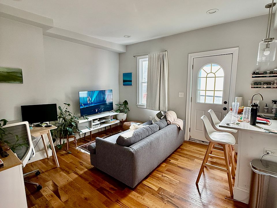1st image of 60 Liverpool St #1