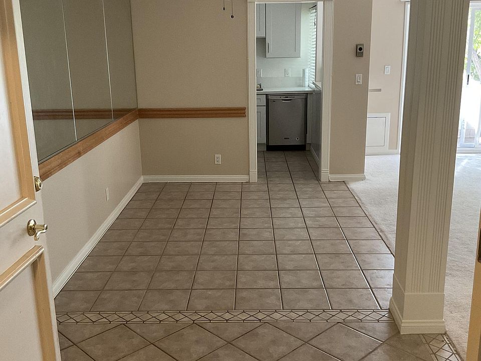 Foyer and dining area - looking into kitchen
