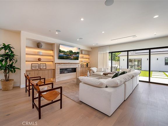 3rd image of 4906 Gaviota Ave