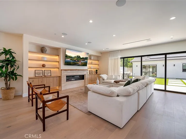 4906 Gaviota Ave — Photo 3
