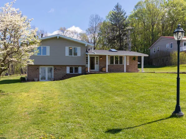 50 Hickory Hills Dr, Morgantown, WV 26508