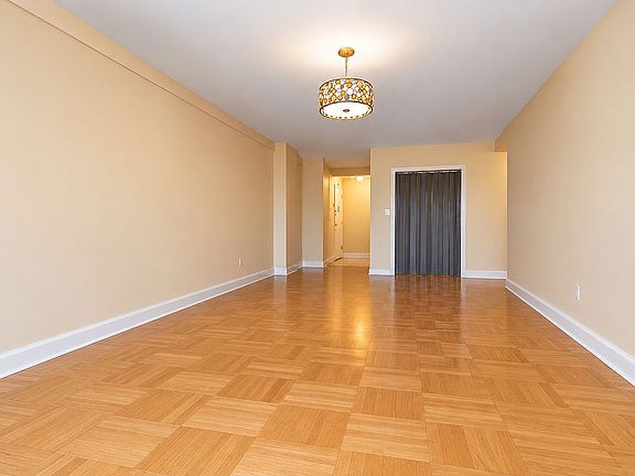 5th image of 3901 Independence Ave APT 4F