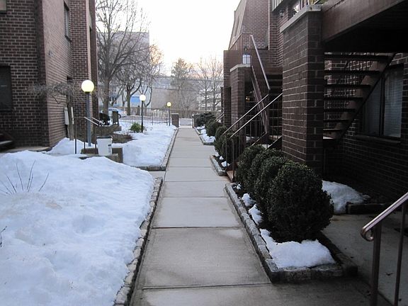 2nd image of 492 N Broadway APT 16