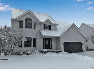 9486 Boxwood Dr, Clarence Center, NY 14032