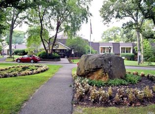 102 Skyline Dr, Coram, NY 11727