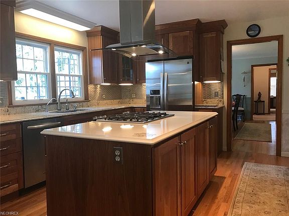 5th image of 135 Goodrich Ct