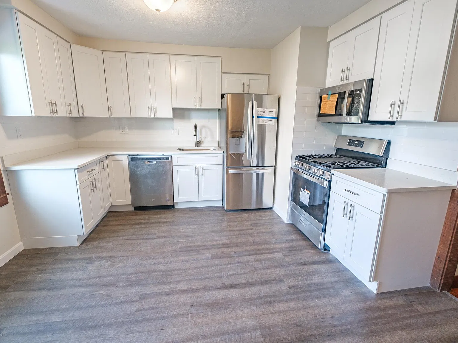 3 bed, 1200 sqft, $2,600 — Photo 2