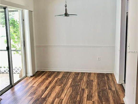 5th image of 423 Louis Edward Ct