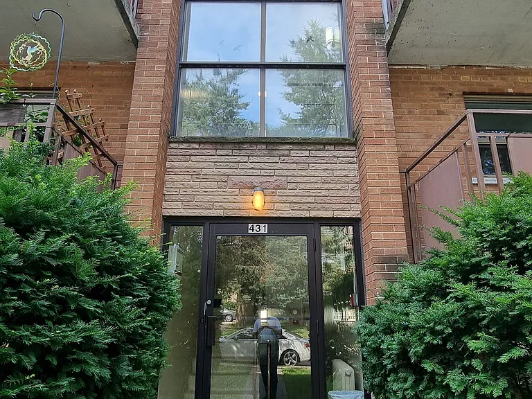 431 Martha St W #7 — Photo 15