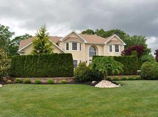20 Yellowstone Dr, Old Bridge, NJ 08857