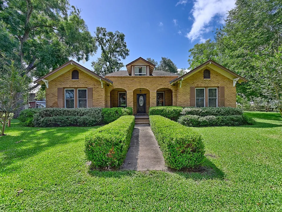 3348 W Ueckert Rd