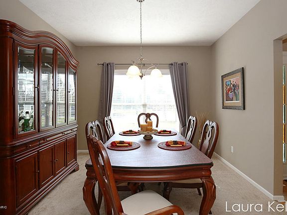 3rd image of 2225 Beatrice Dr NE