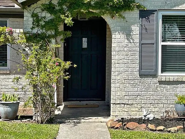 2265 Beverly St, Bridge City, TX 77611