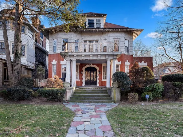 1100 Albemarle Rd, Brooklyn, NY 11218
