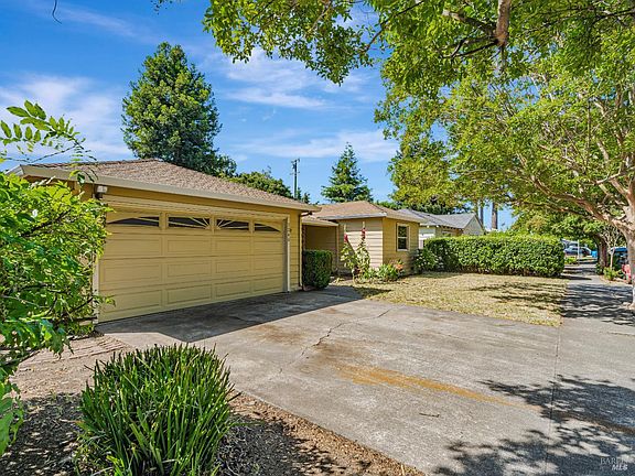 4th image of 3240 Montgomery Drive