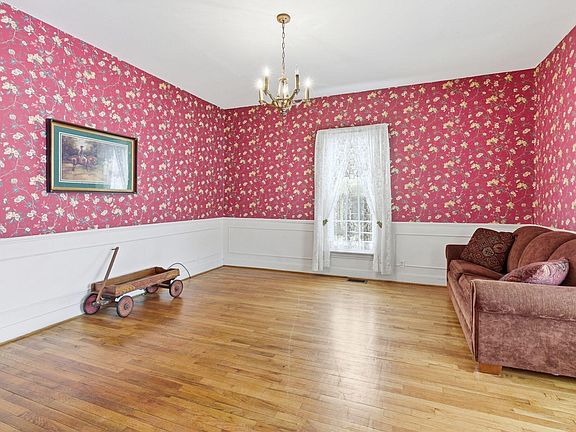 5th image of 103 Asbury Dr